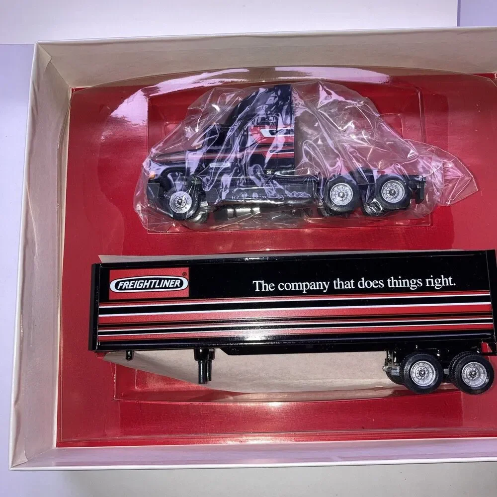 Winross Tractor Trailer 1/64 Semi Freightliner Company A001